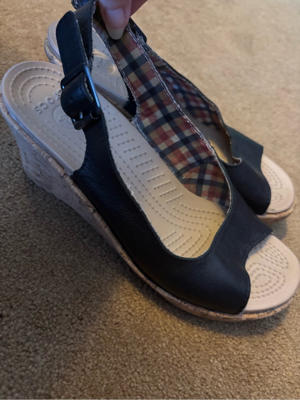 Crocs Sz 8W Women’s Black Wedge Slingback Sandals